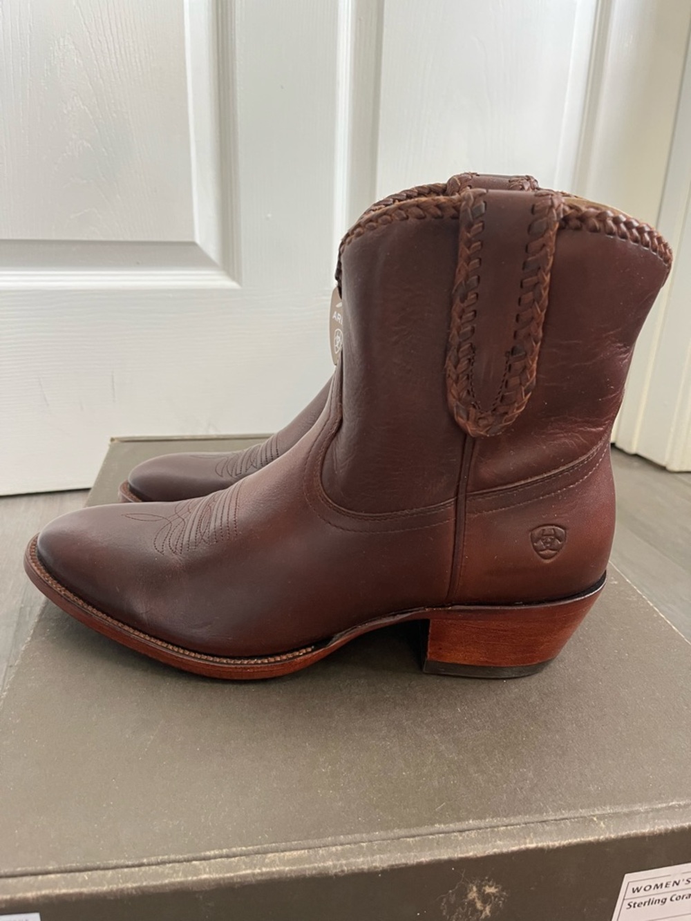 Ariat Brown Leather Short Western Boots with Braided Topline 9.5 - Picture 3 of 8